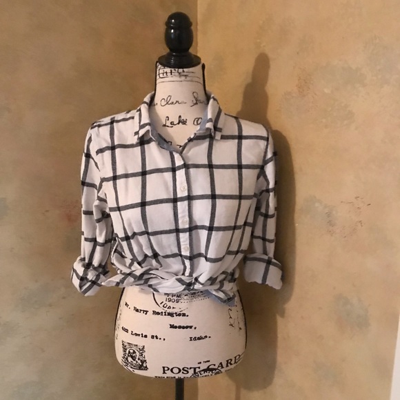 Button Up Top - Picture 4 of 6